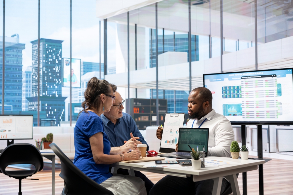 financial advisor meeting, advisor meeting with client, client meeting in office, team meeting in office, business meeting, office meeting, financial planning meeting, consultation meeting, professional meeting, people working in office